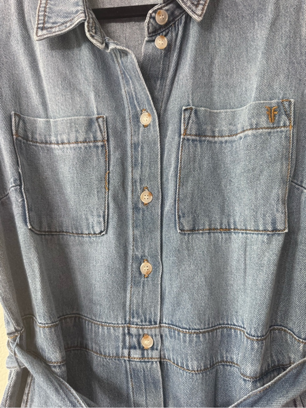 Frye Light Wash Denim Belted Button Front Shirt Dress Size Medium - Picture 4 of 6